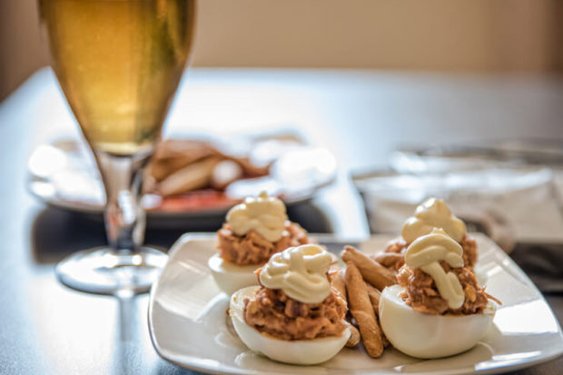 huevos-rellenos-620×500