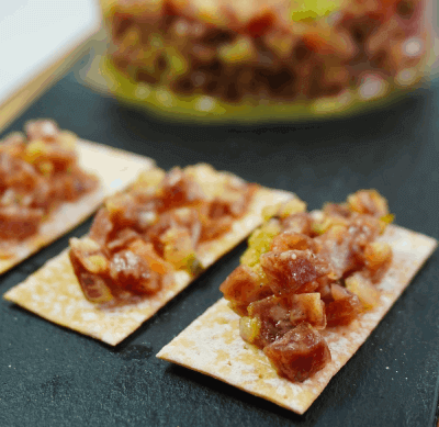 Tartar Fuet hojas de pan gourmet