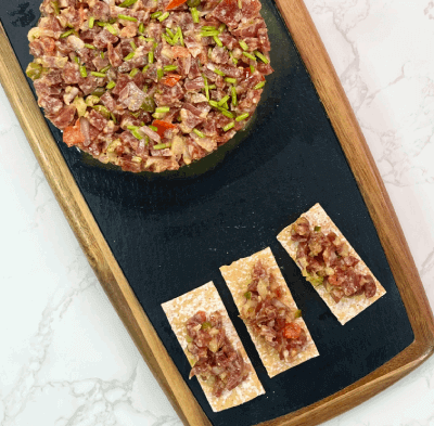 Tartar Fuet hojas de pan gourmet